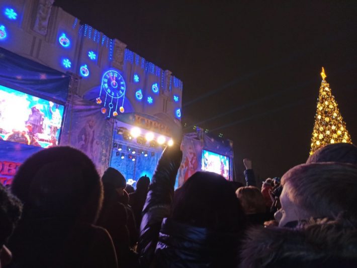Новый год на Театральной площади встретили три тысяч курян