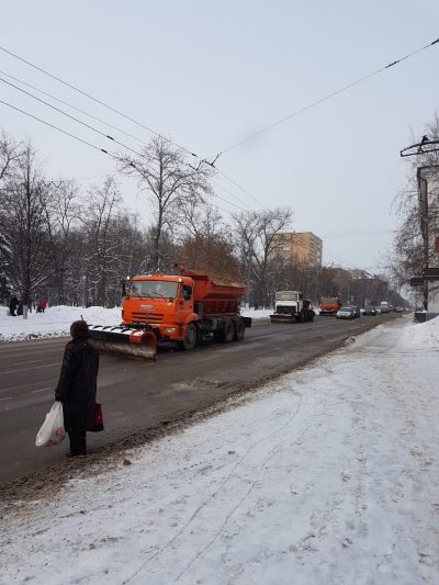 В Курске приступили к уборке снега