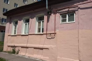 Вопрос о законности пристроек к дому по улице Челюскинцев в Курске решен