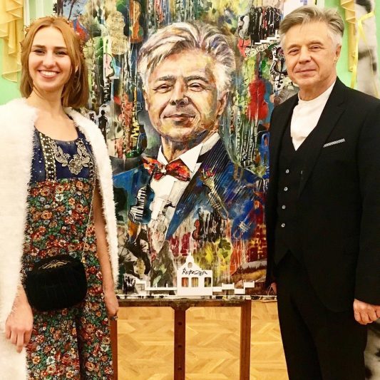 Курская художница написала портрет дирижера Губернаторского камерного оркестра