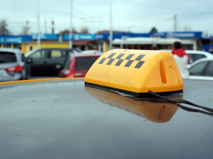 Курский таксист скрылся со смартфоном клиента