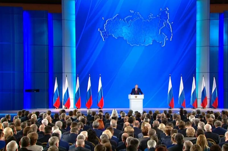 Владимир Путин: “Классным руководителям введут доплату пять тысяч рублей”