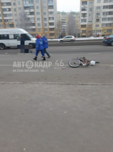 На проспекте Клыкова в Курске сбили велосипедиста