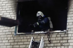 В Курске эвакуировали 24 человека из-за пожара в жилом доме