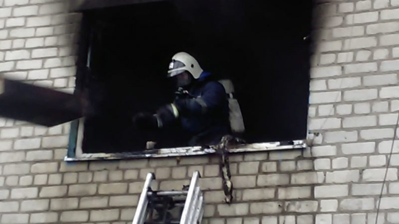 В Курске эвакуировали 24 человека из-за пожара в жилом доме
