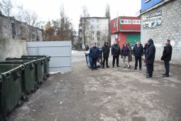 Глава Курска проверил благоустройство контейнерных площадок