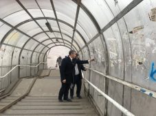 В Курске за 1,2 млн рублей реконструируют надземный переход возле Центрального рынка