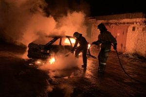 За одну ночь в Курской области сгорел дом и автомобиль
