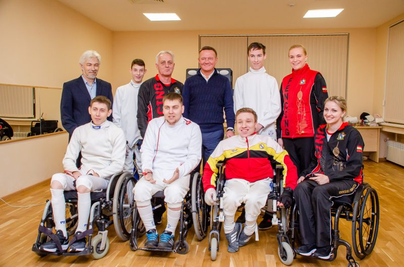 Старовойт встретился с курскими фехтовальщиками-паралимпийцами