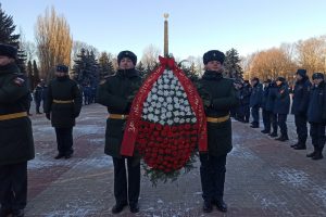 В День освобождения Курска Роман Старовойт возложил цветы к Вечному огню