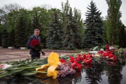 Мэр Курска почтил память героев на Мемориале
