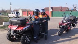 Курские спасатели контролируют пожароопасные участки на мотоциклах