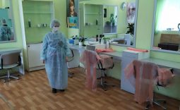 В Курской области парикмахеры называют маску обязательным атрибутом в работе