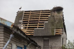 Глава региона проверил восстановительные работы после урагана в Большесолдатском районе