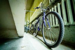 Курянин украл велосипед возле отделения полиции