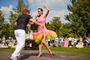 Танцы в парках будут проводиться после снятия режима самосохранения