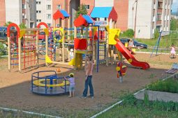 В Курске отремонтируют детские площадки и приведут в порядок фасады