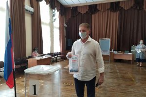 Заместитель губернатора Курской области проголосовал в поселке Поныри
