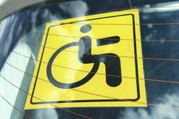 В Курске водитель с инвалидностью получил 15 штрафов за парковку в местах для инвалидов