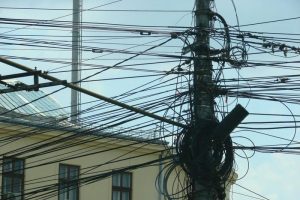 В Курске  убирают провода