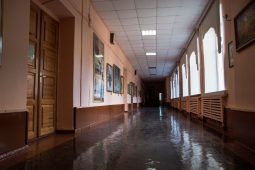 В Курской области на карантине по COVID-19 находится более 950 обучающихся