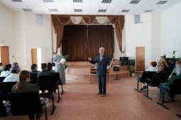 Курские заключенные встретились с поэтом Вячеславом Еськовым