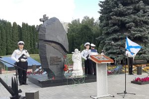 К могилам погибших   подводников АПРК «Курск» возложили цветы