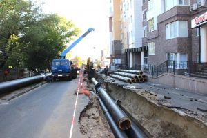 В Курске на улицах Володарского и Мирной продолжается реконструкция тепломагистрали