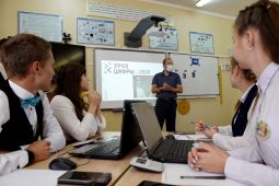 Курские школьники учатся программировать беспилотники