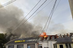В Курске в крупном пожаре сгорело административное здание