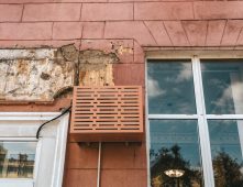 В Курске кондиционеры на домах прячут за защитными экранами
