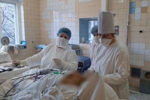 Хирурги областной клинической больницы проводят лапароскопические операции на щитовидной железе