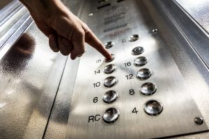 В двух городах  заменят лифты