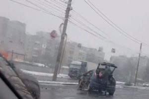 В Курске ранен водитель «Форд Фокуса», влетевший в опору ЛЭП