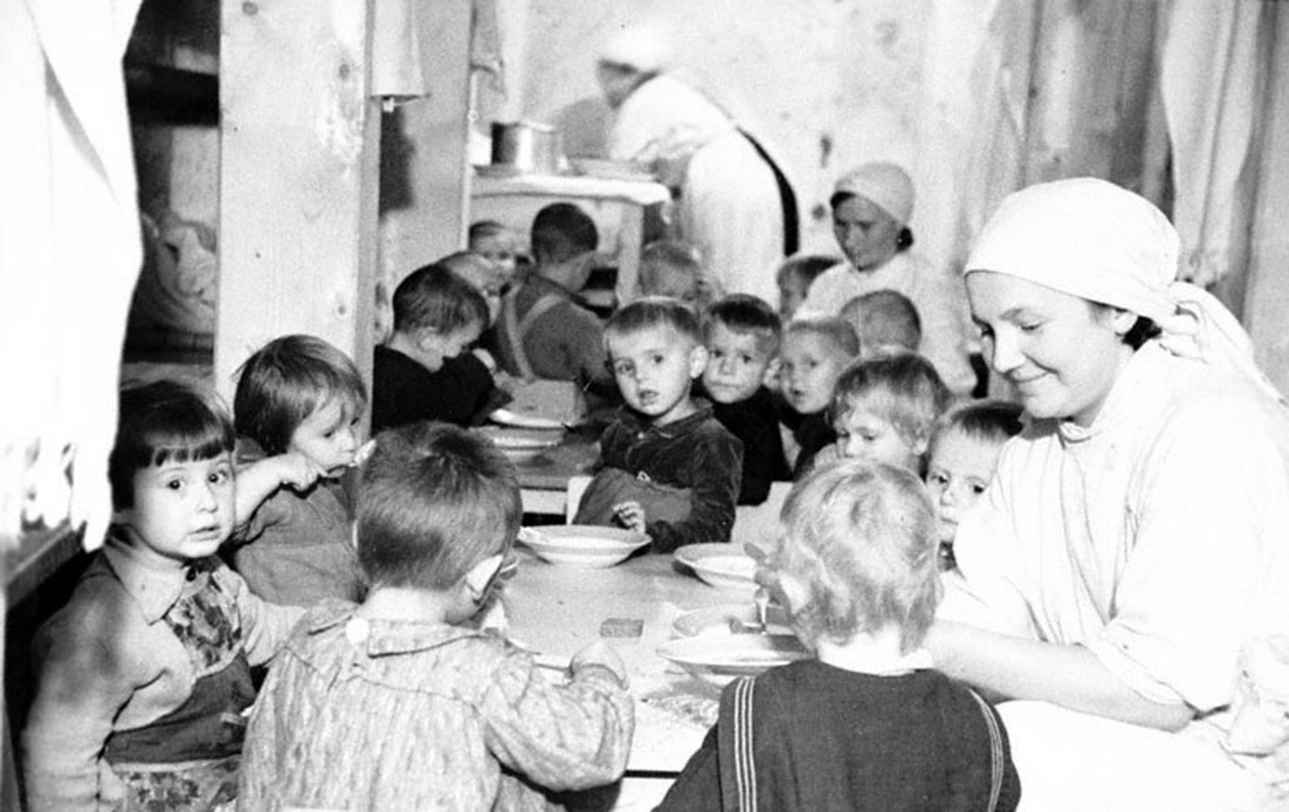 Почему эвакуированные дети были похожи на старичков. Детский сад в блокадном Ленинграде. Блокада Ленинграда 1941-1945 дети. Детские сады в годы ВОВ 1941-1945.