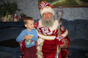 В Курской области священник стал Дедом Морозом