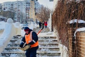 В Курске очистили от снега  25 лестниц