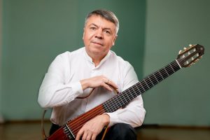 В Курской филармонии состоится концерт Олега Овчаренко