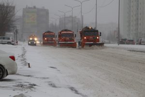 В Курской области дороги от снега чистят круглосуточно