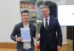 В Курской области «Металлоинвест» поощрил педагогов и школьников