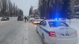 В Курске неправильно припаркованные машины мешают убирать снег