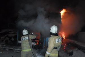 В Курской области сгорел деревянный дом