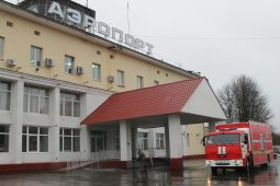 В Курске обработали аэропорт и пожарно-спасательные подразделения