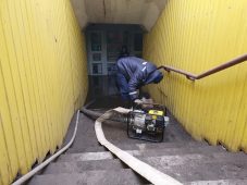 В Курске установили второй насос для откачки воды в подземном переходе