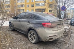 12 «административок» составили в Ж/д округе Курска за парковку на газоне
