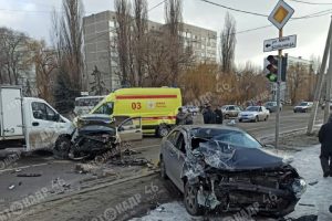 В Курской области столкнулись четыре автомобиля, ранена женщина