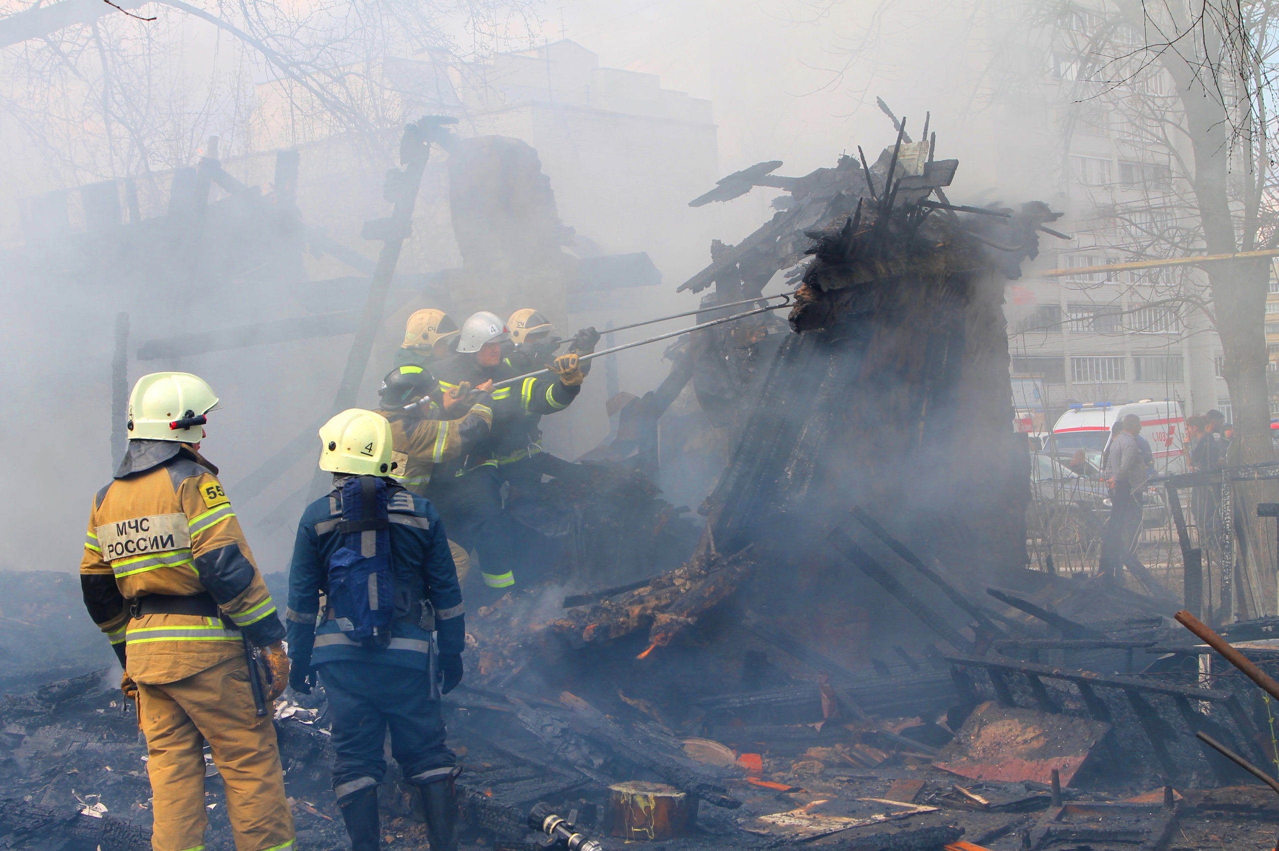 В курске бан еще сгорел дом. 2022. Пожар на ржевке. Коммуна пожар. Пожар в курске сейчас.