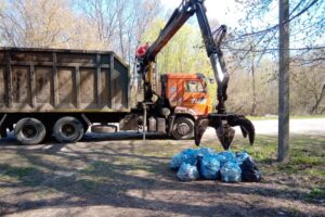 Больше 1300 мешков мусора вывезли курские коммунальщики