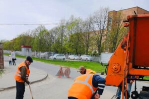 В Курске продолжают ремонтировать дороги