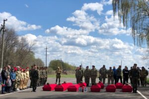 В Поныровском районе захоронили останки  64 советских воинов